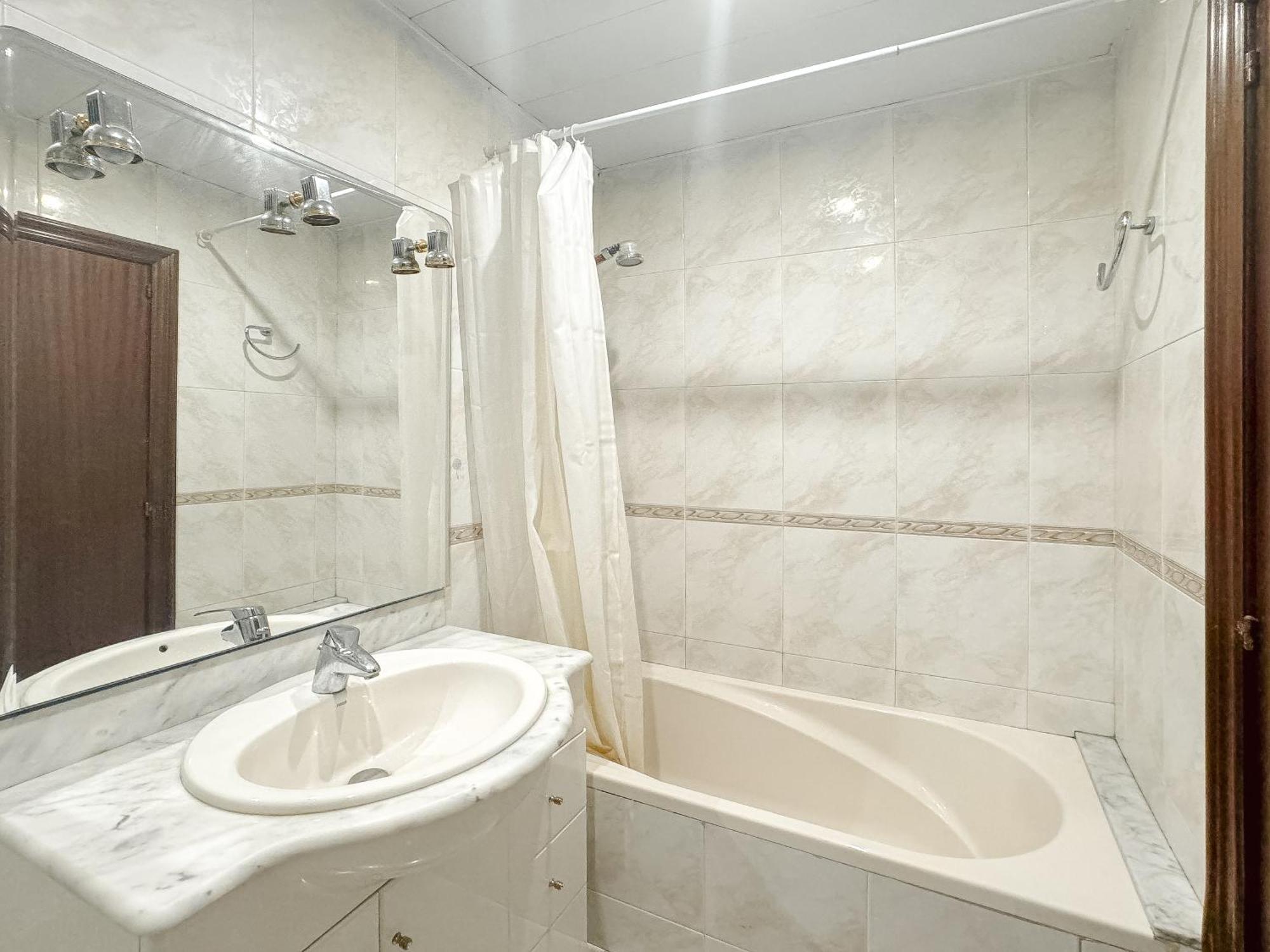 Charming Rooms In Shared Apartment Near Camp Nou บาร์เซโลนา ภายนอก รูปภาพ