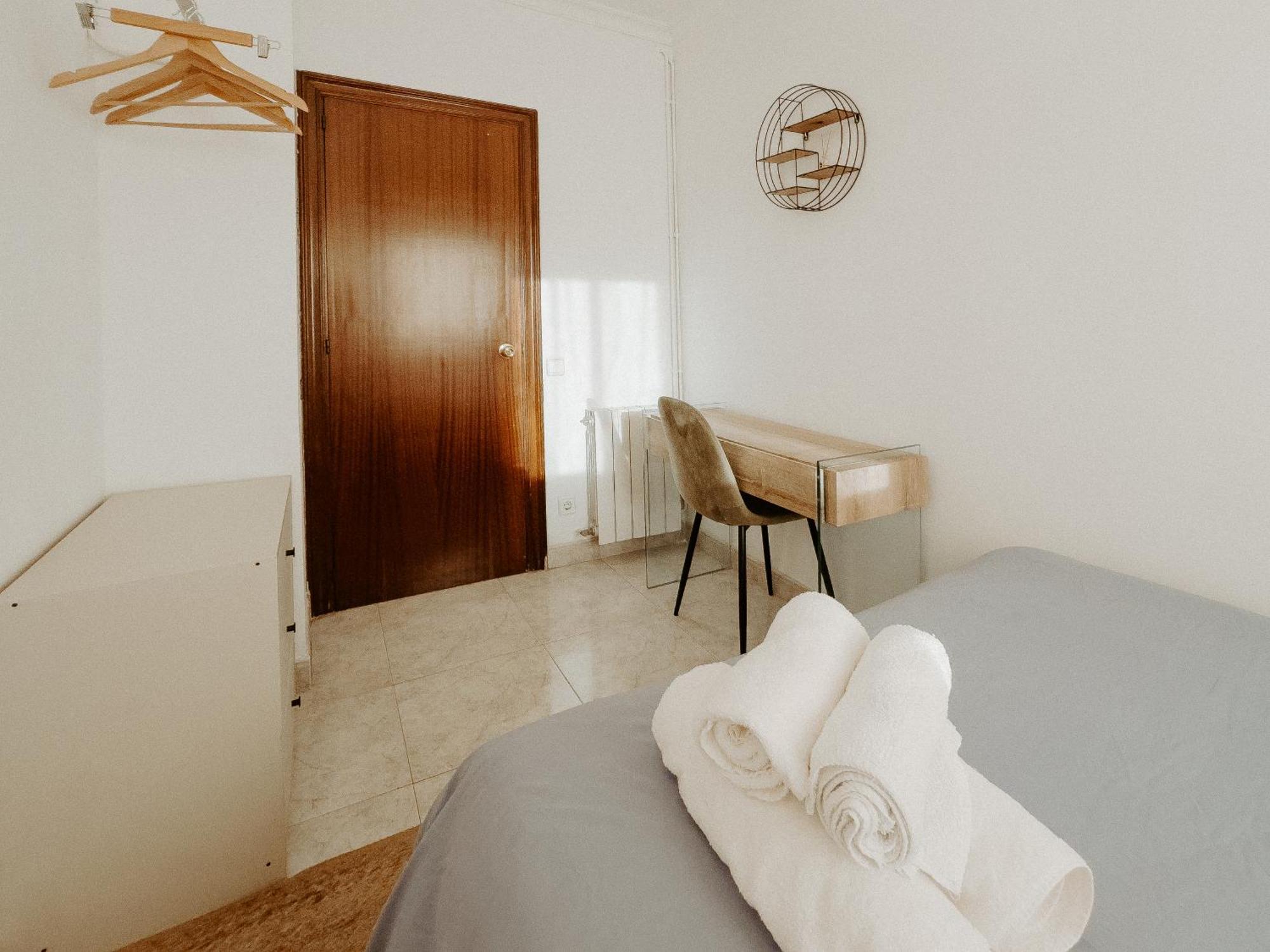 Charming Rooms In Shared Apartment Near Camp Nou บาร์เซโลนา ห้อง รูปภาพ